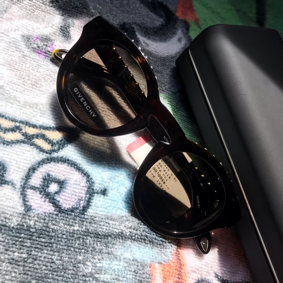 SOLD ‼️NWT Givenchy Glasses - Picture 2 of 8